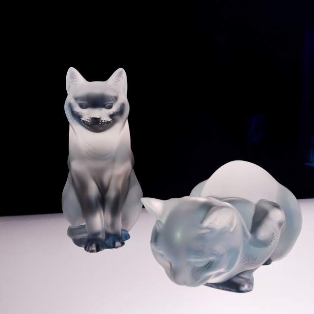 Les chats assis de René Lalique, en Cristal satiné